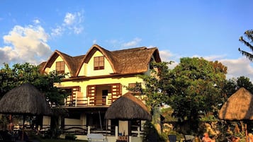 Grand Villa | Living area | LCD TV