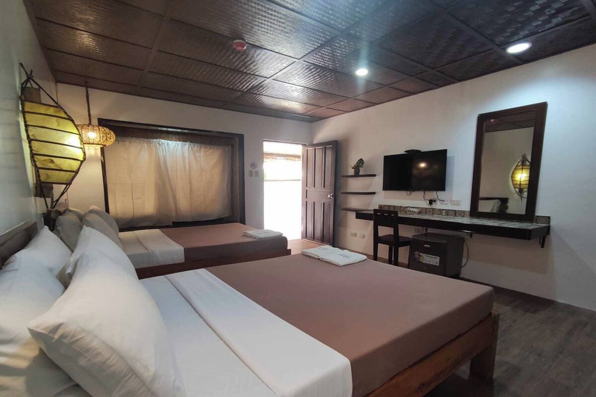 Coffres-forts dans les chambres, bureau, draps fournis