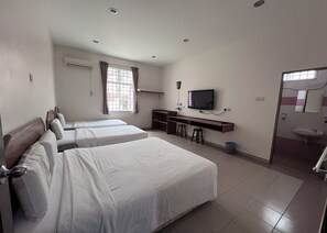 Familienzimmer | Schreibtisch, Verdunkelungsvorhänge, kostenloses WLAN