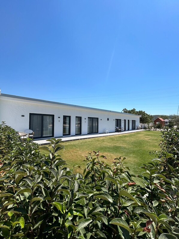 Deluxe Double Room, Courtyard View | Egyptian cotton sheets, premium bedding, minibar, bed sheets - Secret Garden Hotel (Cesme)