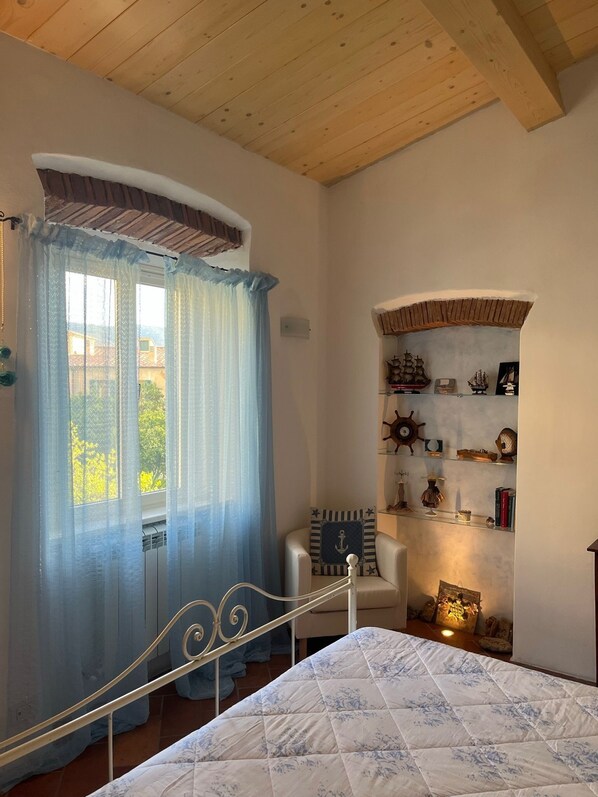 2 bedrooms, bed sheets - Cozy and quiet apartment within walking distance from the sea (Porto Azzurro)