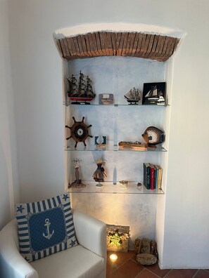 Interior - Cozy and quiet apartment within walking distance from the sea (Porto Azzurro)