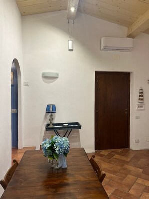 Dining - Cozy and quiet apartment within walking distance from the sea (Porto Azzurro)