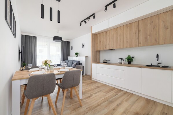 Private kitchenette - Apartament na Alei Pokoju by Renters (Kraków)