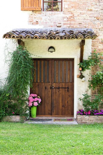 Cozy cottage surrounded by a large garden in the hills of Le Marche 
