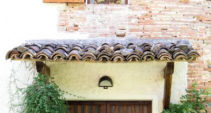 Cozy cottage surrounded by a large garden in the hills of Le Marche