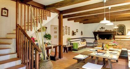 Cozy cottage surrounded by a large garden in the hills of Le Marche