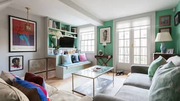 Apartment (1 Bedroom) | Living area