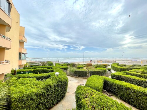 T3 Apartment facing the sea with terrace and private parking in Sète