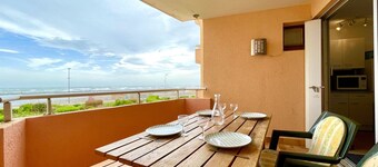 T3 Apartment facing the sea with terrace and private parking in Sète