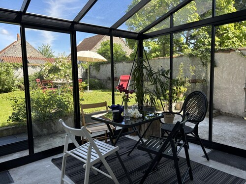 Charming house with enclosed garden, pets allowed in Charroux