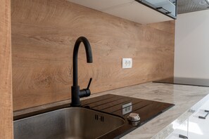 Refrigerador, horno, lavavajillas, cafetera/tetera