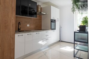 Fridge, oven, dishwasher, coffee/tea maker - House Casa San Marco with private pool in Porec (Porec)