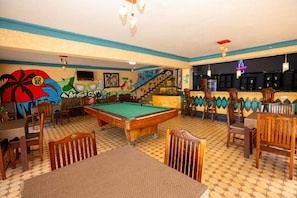 2 barer/lounger, strandbar