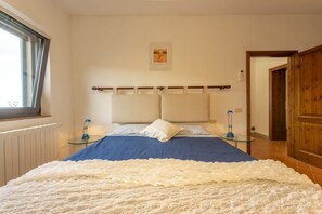 2 slaapkamers, een strijkplank/strijkijzer, wifi, beddengoed