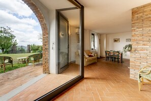 Outdoor dining - Leonardo homes - Giardino apartment (vinci)