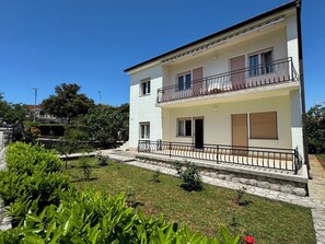 Exterior - Familienfreundliche Ferienwohnung im Zentrum von Krk mit Klimaanlage (Krk)