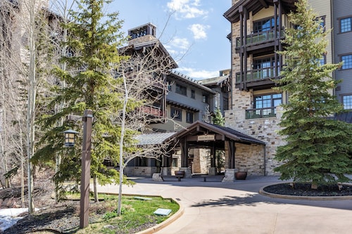 Deer Valley Luxury Residence: True Ski-in/ Ski-out, Cozy Interiors, Private Patio, Shared Pool