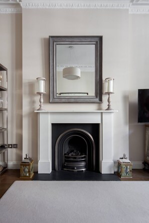 Interior - Cathcart Road IV by Onefinestay (London)