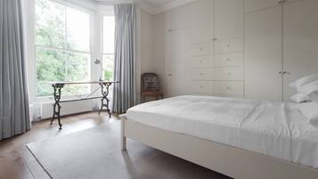 Departamento (2 Bedrooms) | 2 habitaciones, tabla de planchar con plancha y ropa de cama