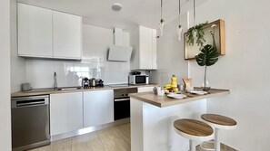 Fridge, microwave, oven, dishwasher - Vicari Apartamento con Piscina by Gloove (El Campello)