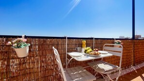 Outdoor dining - Vicari Apartamento con Piscina by Gloove (El Campello)