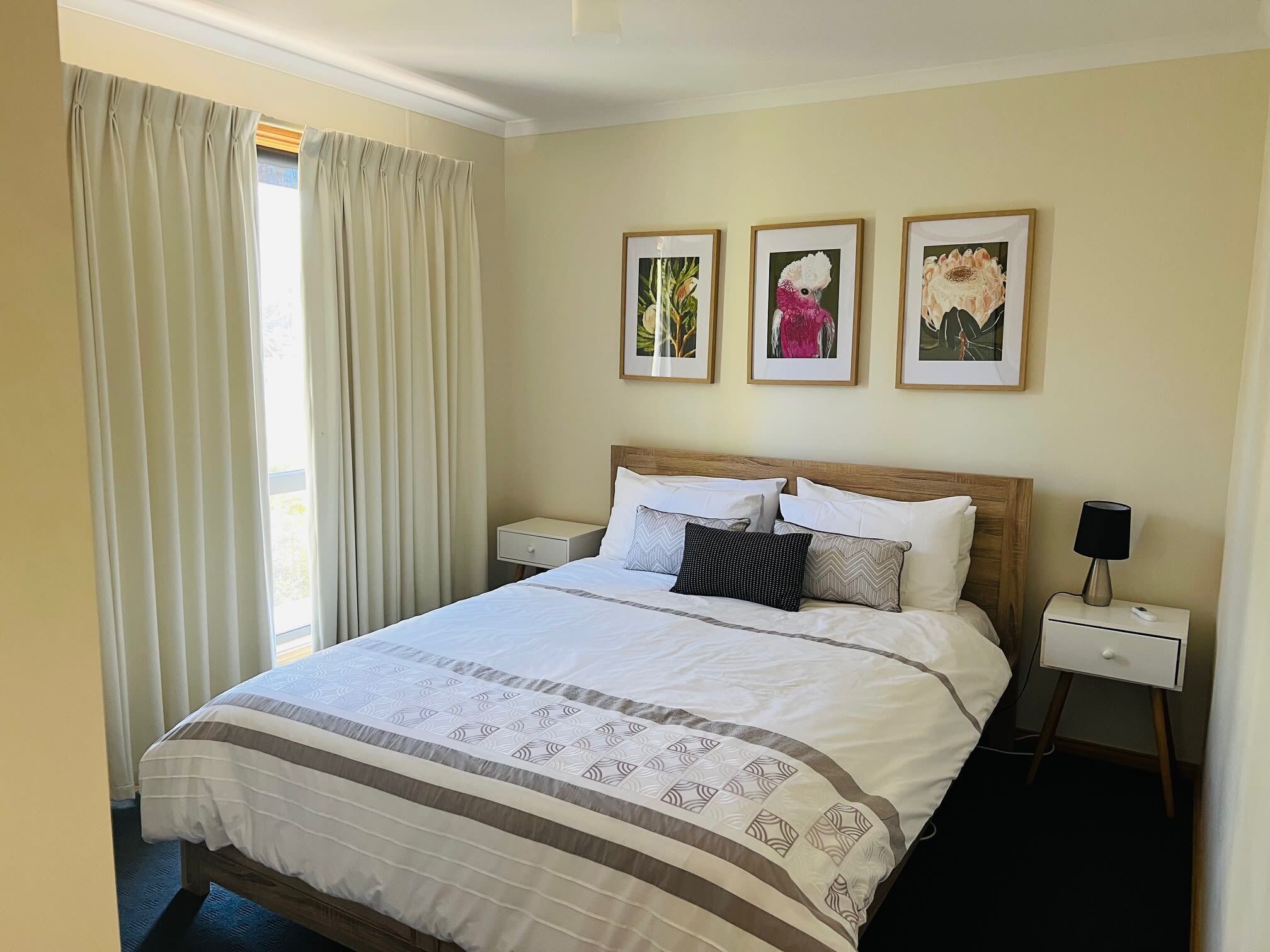 4 bedrooms, bed sheets