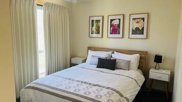 4 bedrooms, bed sheets