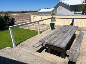 Outdoor dining - Shore Beats Work - Long Beach (Robe)