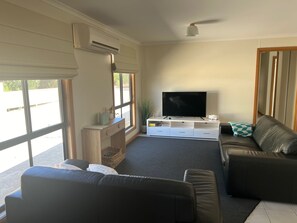 TV - Shore Beats Work - Long Beach (Robe)