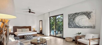 The Tides | Beach Club, Housekeeping & Beach Walk!