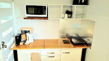 Fridge, microwave, coffee/tea maker, electric kettle
