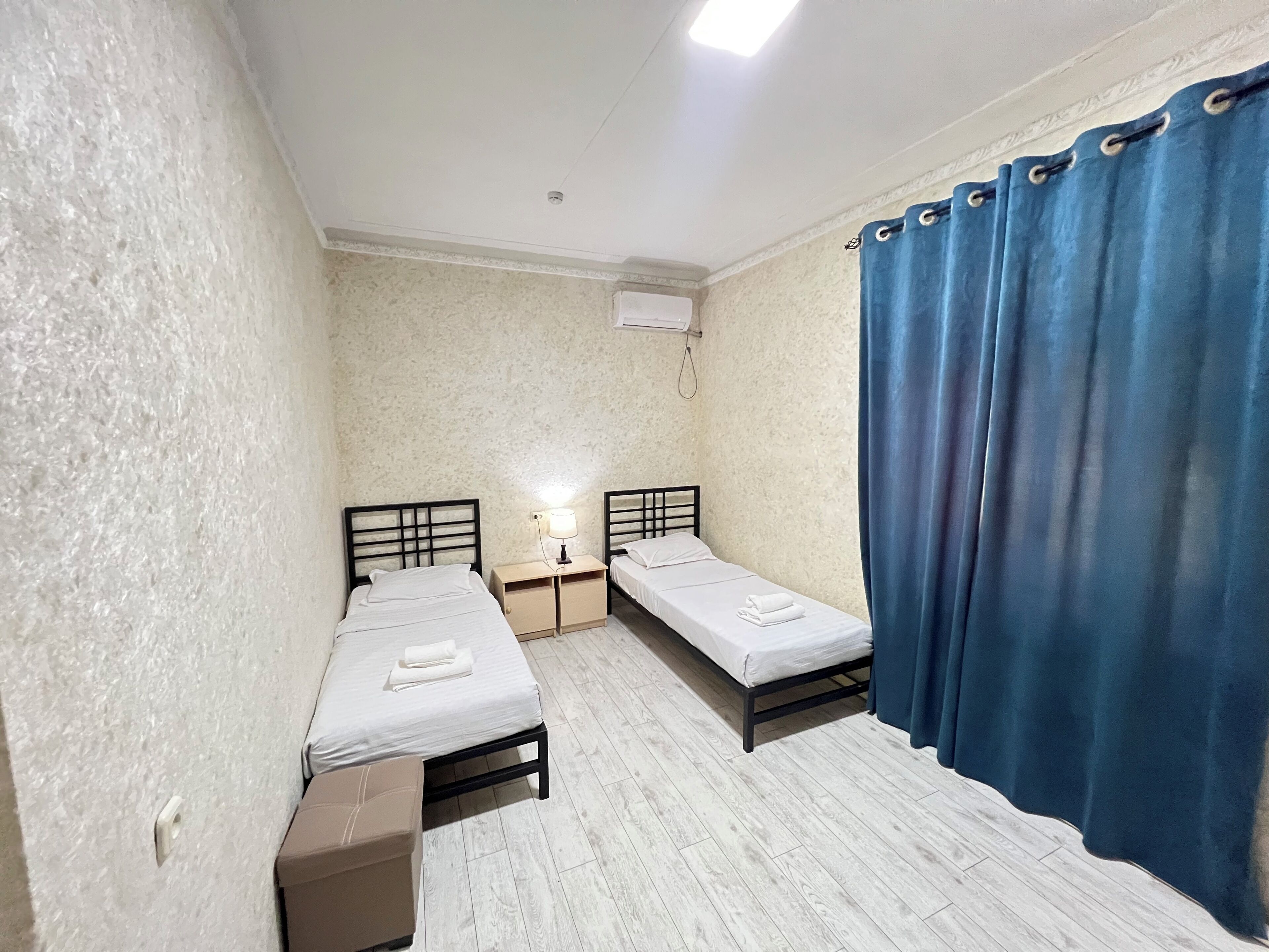 Chambre avec lits jumeaux | Bureau, espace de travail pour ordinateur portable, Wi-Fi gratuit