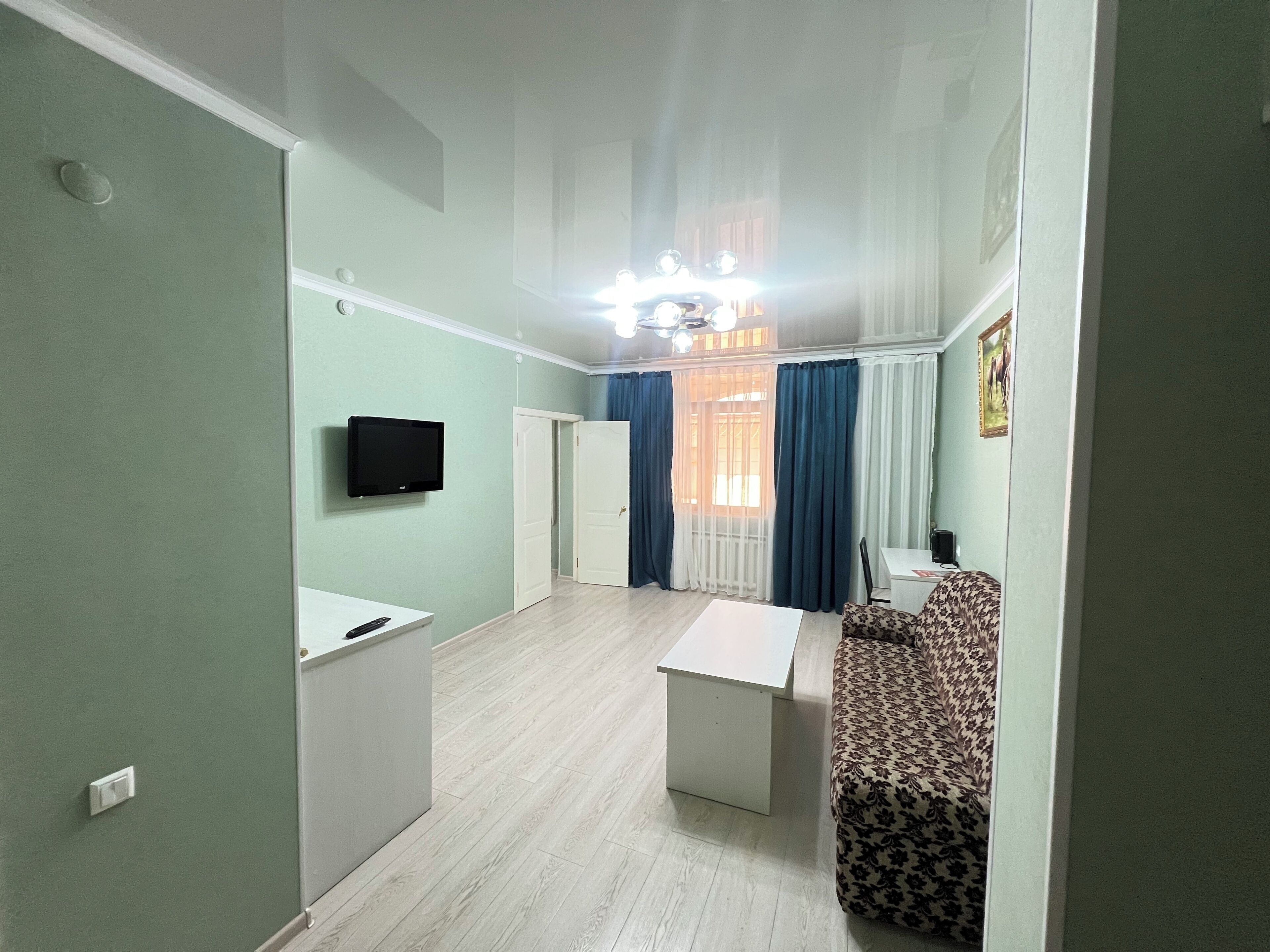 奢华套房 | 办公桌、笔记本电脑工作区、免费 WiFi