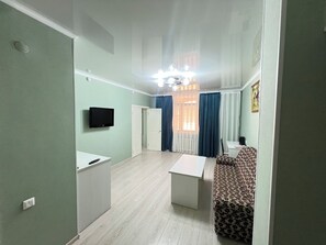 Suite de lujo | Escritorio, espacio para trabajar con laptop y wifi gratis 