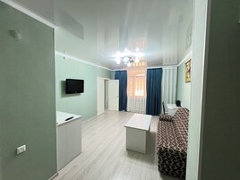 奢华套房 | 办公桌、笔记本电脑工作区、免费 WiFi