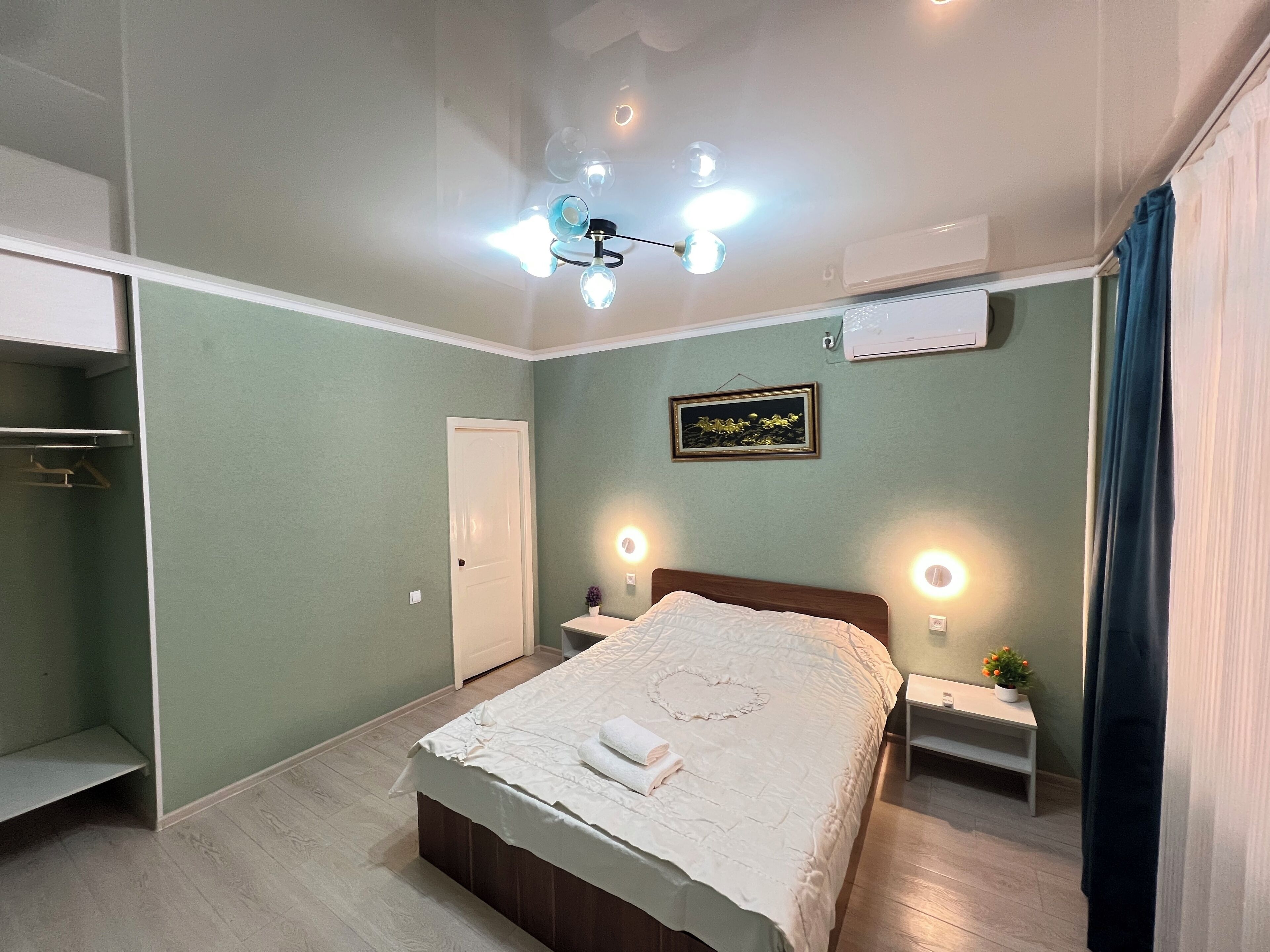 Luxury Suite | Desk, laptop workspace, free WiFi