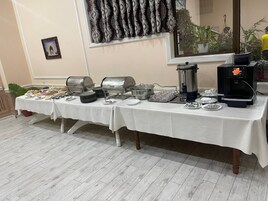 Desayuno continental gratuito y diario