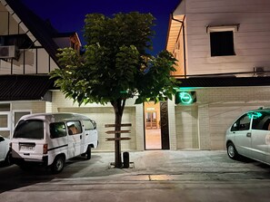 المنشأة من الخارج