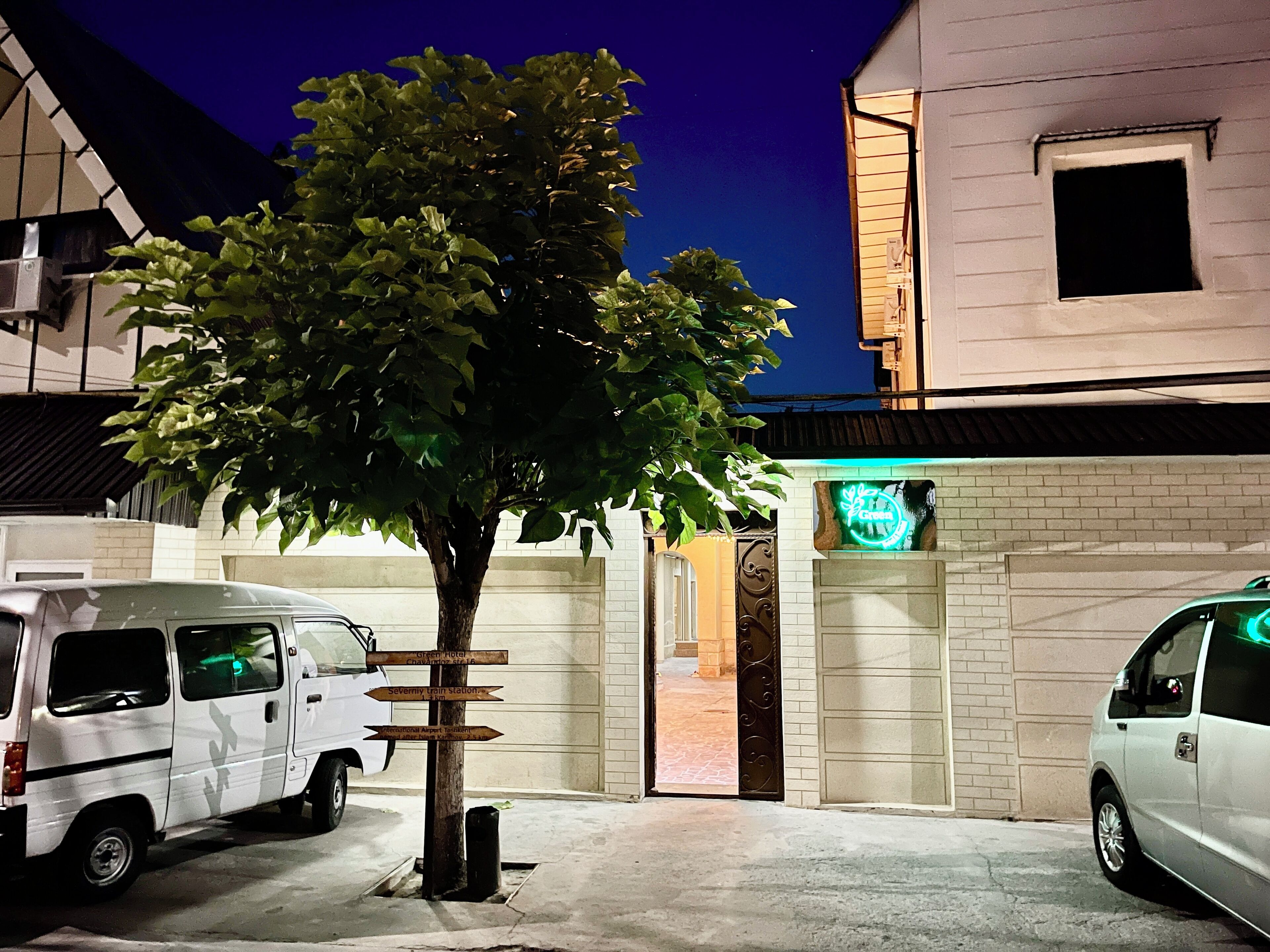 Photo - Green Hotel