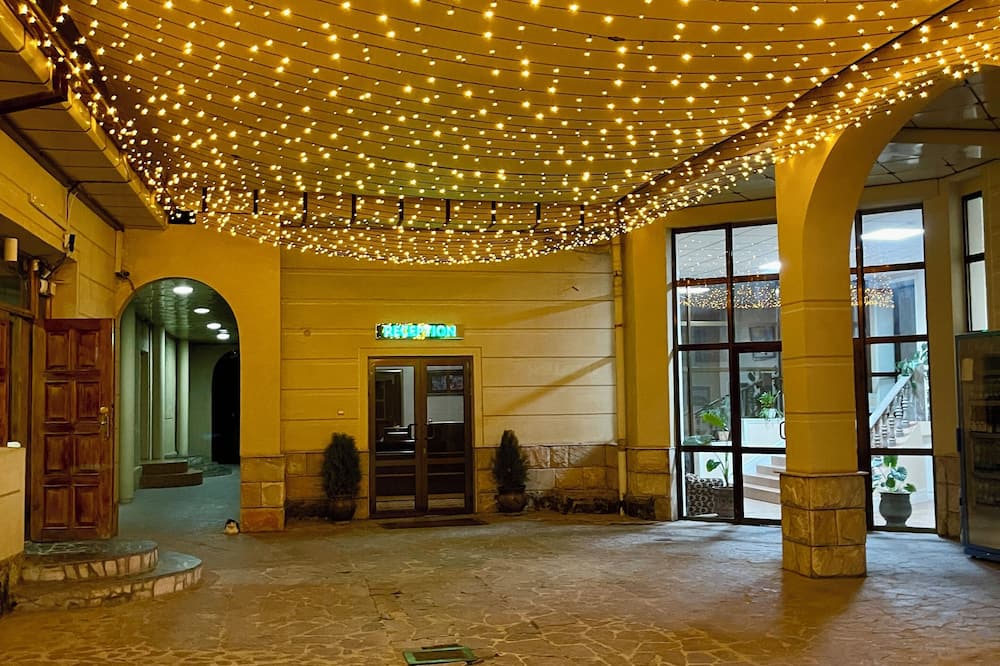 Green Hotel