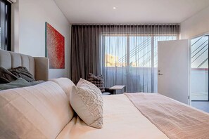 1 dormitorio, escritorio, tabla de planchar con plancha y wifi