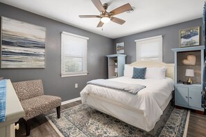 2 makuuhuonetta, työpöytä, silitysrauta/-lauta, ilmainen Wi-Fi