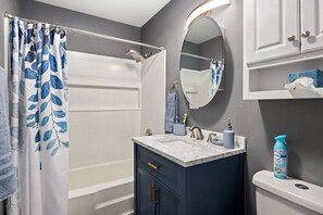 Hiustenkuivaaja, pyyhkeet, vessapaperi