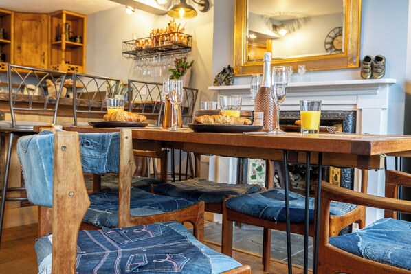 Dining - Rustic and Quirky Comfortable Cottage with Hot Tub (Old Heathfield)