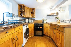 冰箱、微波炉、烤箱、炉灶