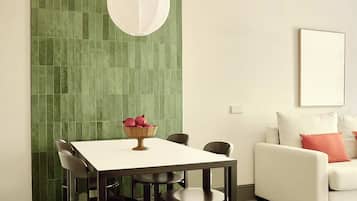 Comfort Apartment, 1 Bedroom | Dining room