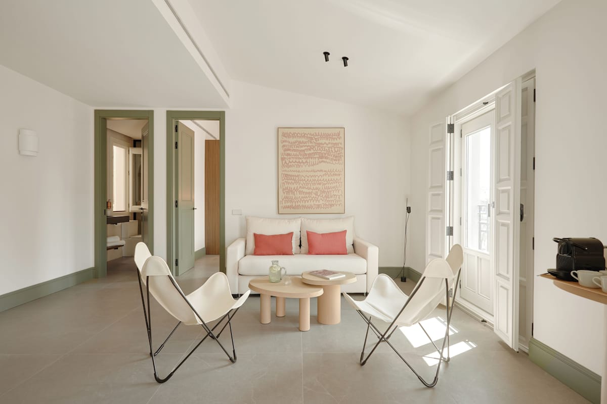 Premium Apartment, 2 Bedrooms | 1 bedroom, premium bedding, laptop workspace, soundproofing