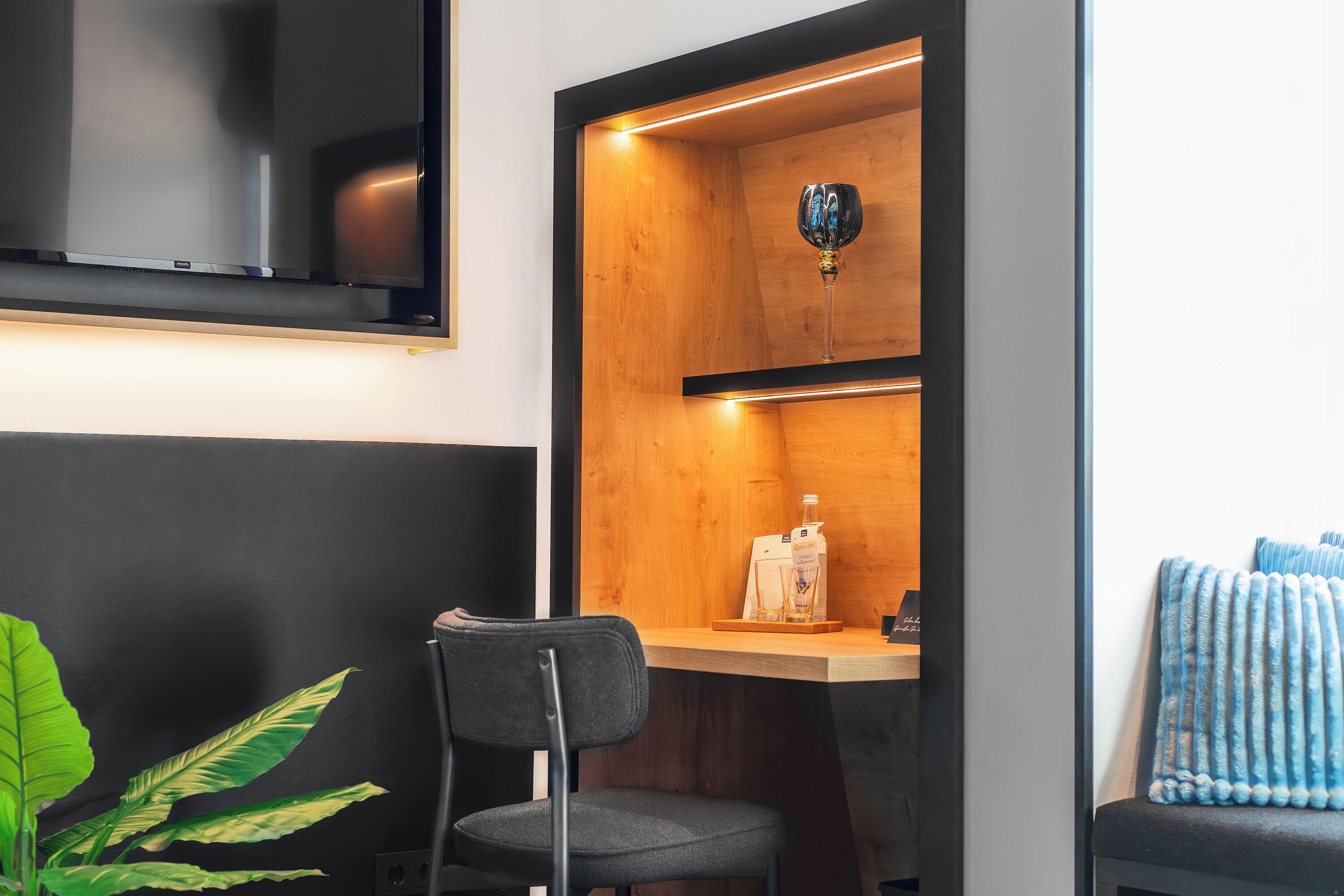 Suite | Wohnbereich | 43-Zoll-Smart-TV mit Digitalempfang, Fußbodenheizung, Streaming-Dienste