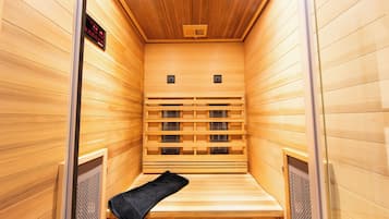 Luxury Double Room | 1 bedroom, premium bedding, individually decorated, desk